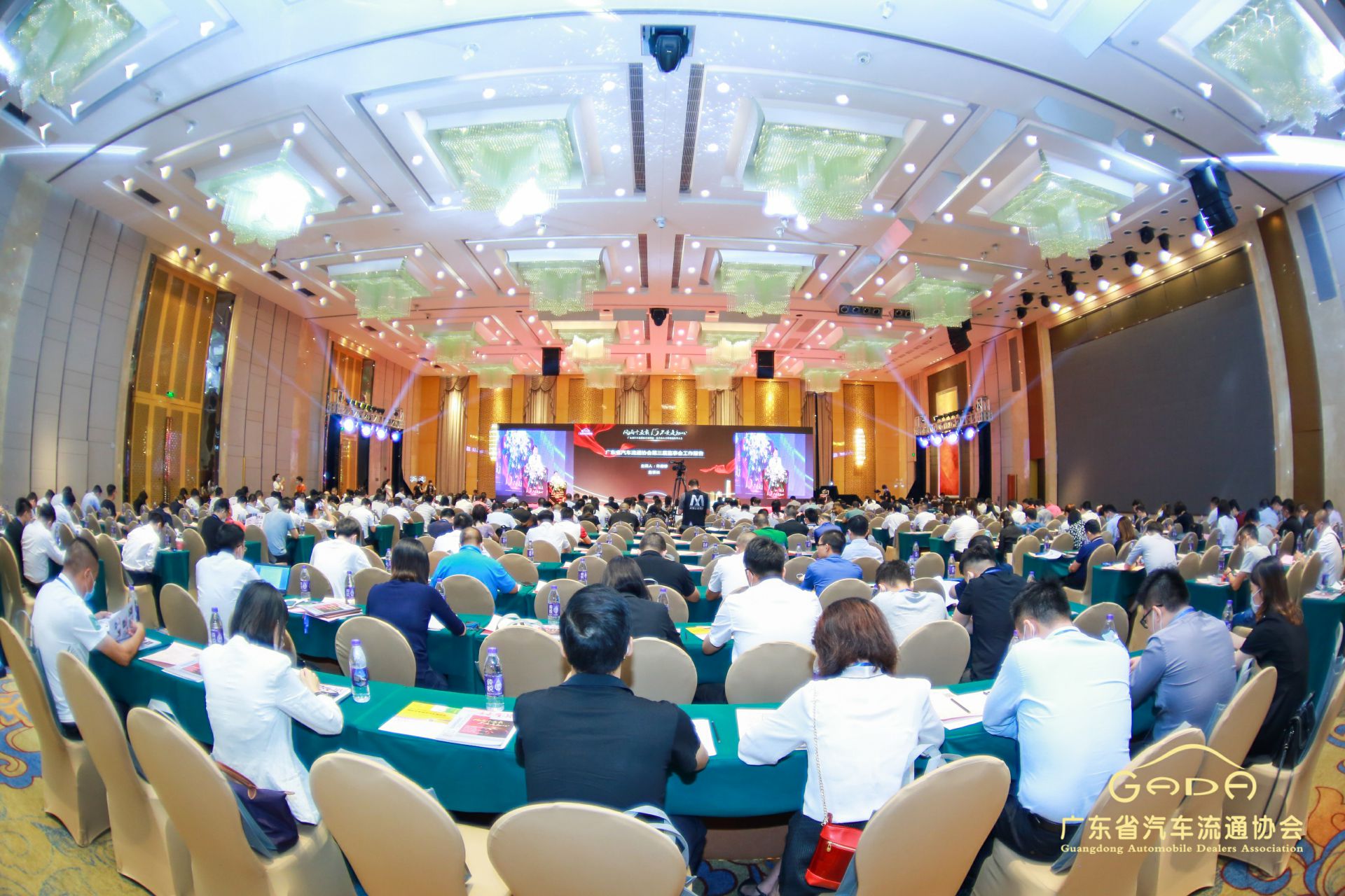 喜报丨完美web版登录入口-完美(中国)“包揽”省汽车流通行业颁奖礼53项大奖(图1)